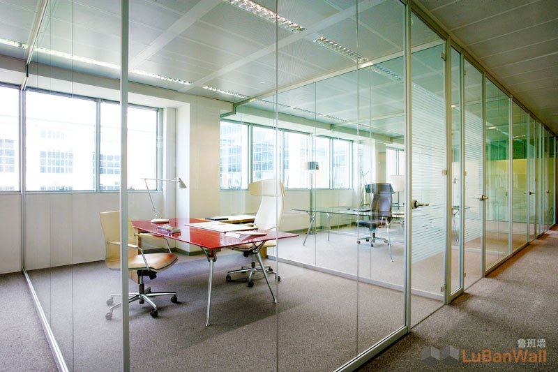 办公室玻璃隔断的装修运用效果-简合咨询(图1)